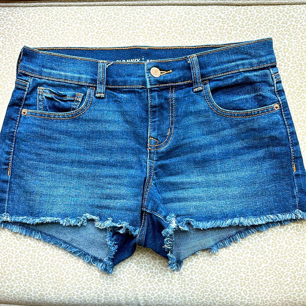 Old Navy Boyfriend denim frayed low waisted short shorts